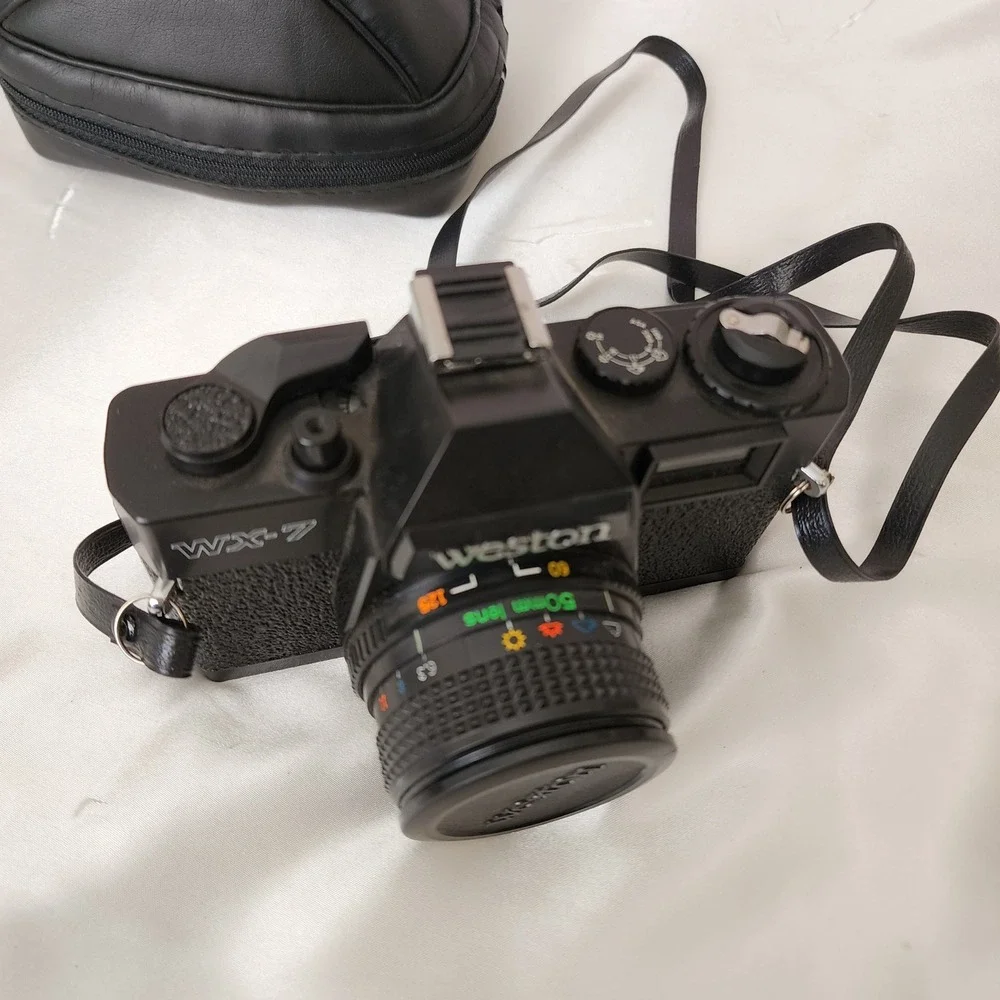 ☘️ Weston WX-7 35mm Film Camera with 50mm f/6.3 Lens and Carrying Case Black